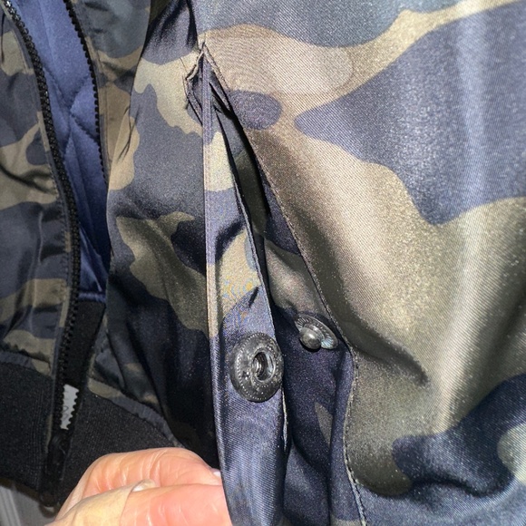Evereve Reversible Camo Bomber Jacket – XS (Fits XS–S) – $179 MSRP – Thumbholes! - Picture 3 of 6